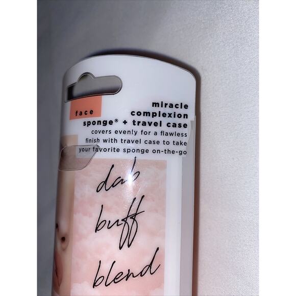 Real Techniques Miracle Complexion Sponge + Travel Sponge Case 01711 New in Box - Picture 8 of 9